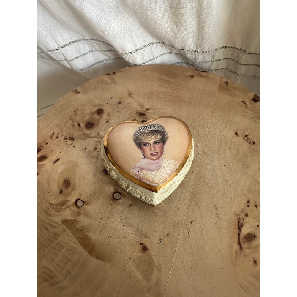 Ardleigh Elliott Princess Diana An Everlasting Rose Music Box The Rose Heart